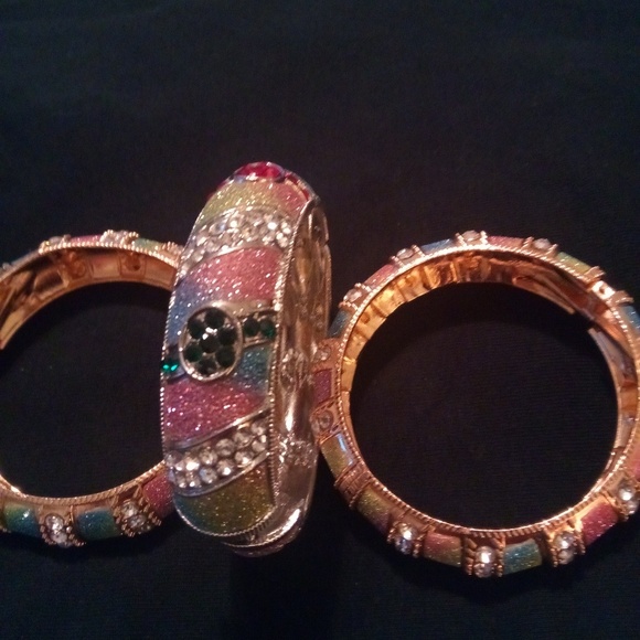 Gorgeous Bangel Bracelet - Picture 4 of 8